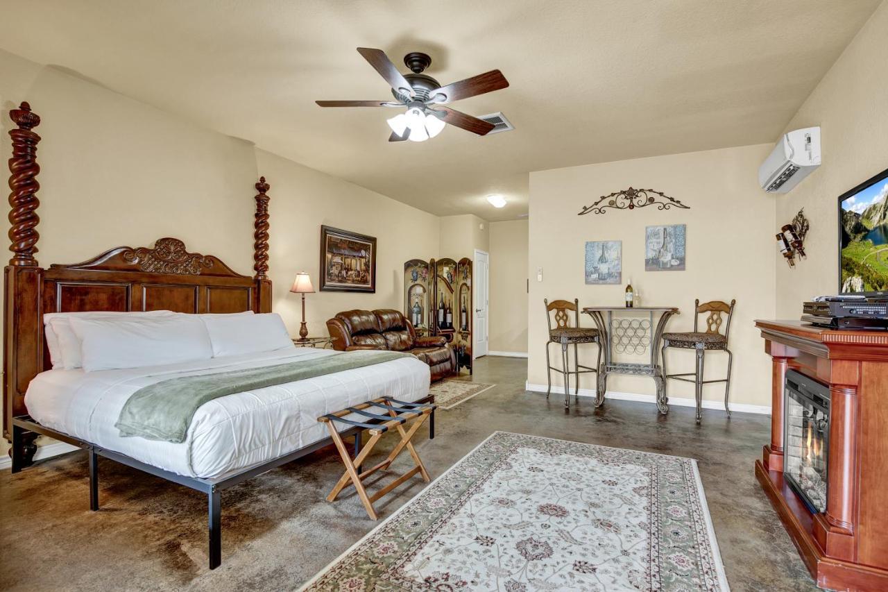 Romantic Oasis With Hot Tub Near Fred And Wineries! Fredericksburg Dış mekan fotoğraf