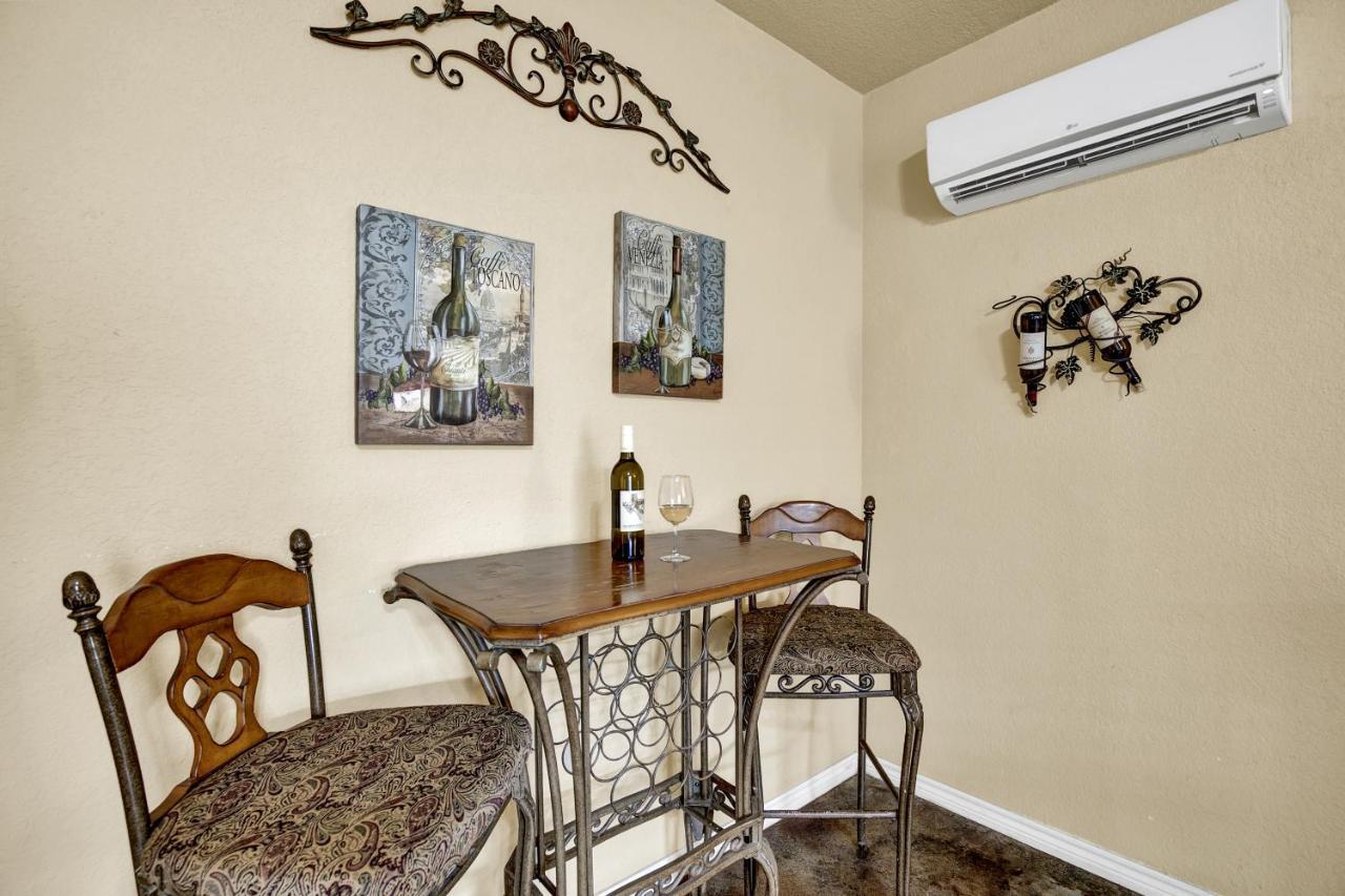 Romantic Oasis With Hot Tub Near Fred And Wineries! Fredericksburg Dış mekan fotoğraf